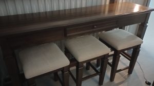 Broyhill Bar Dining Set with 3 Barstools